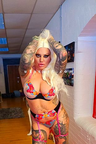 rio - Escort girls Burnley