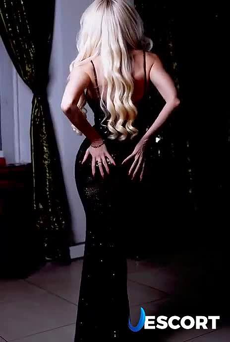 Elle London Video Background