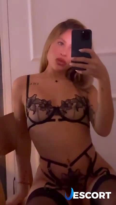 KELLY Video Background