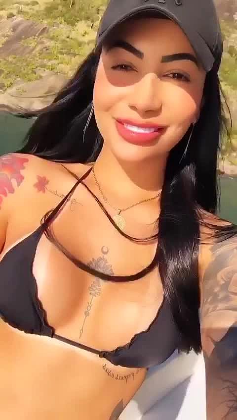 Melanie Pires Video Background