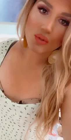 Isabelli Fontanni TS Video Background