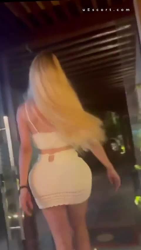 Lara Gabriela Video Background