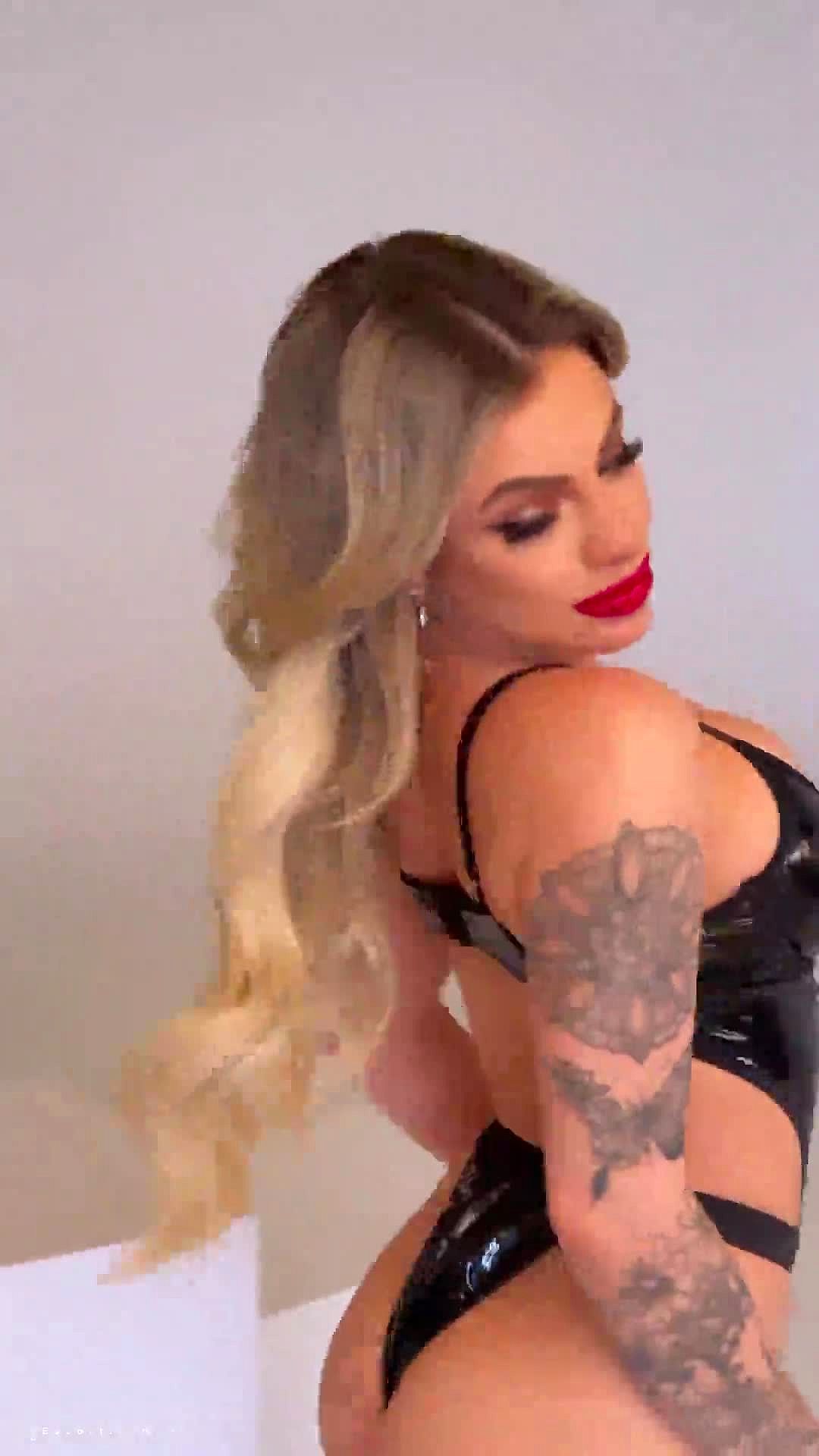 MIA BITTENCOURT Video Background