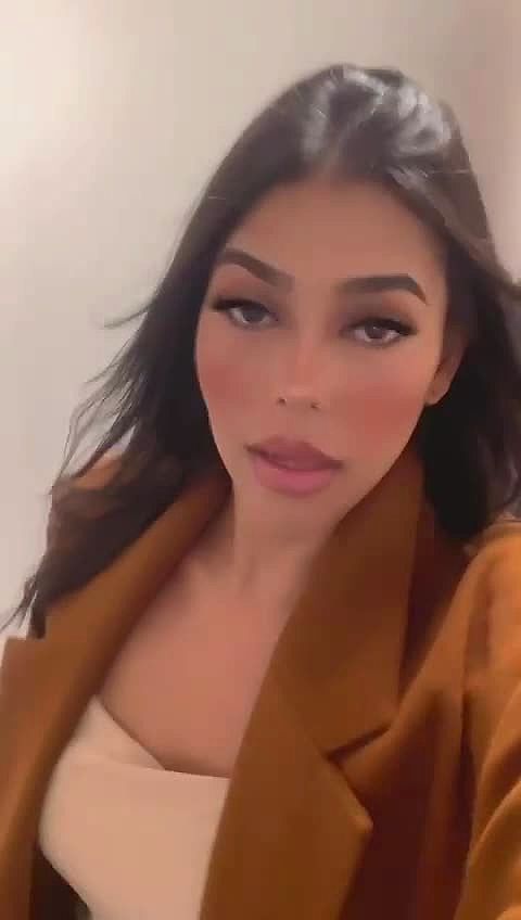 Kiara Video Background