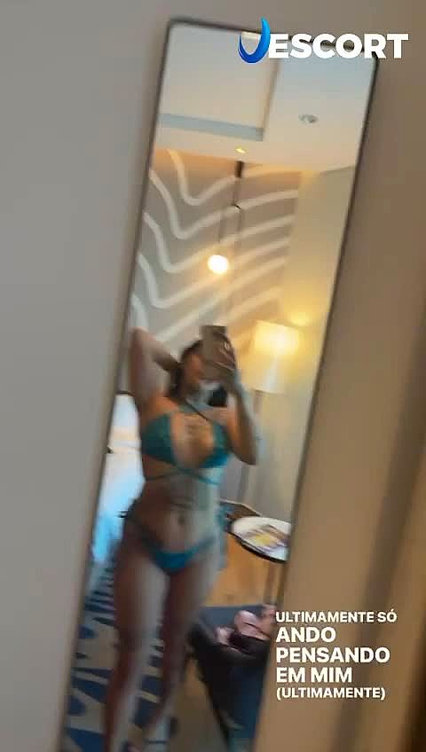 Melanie Video Background