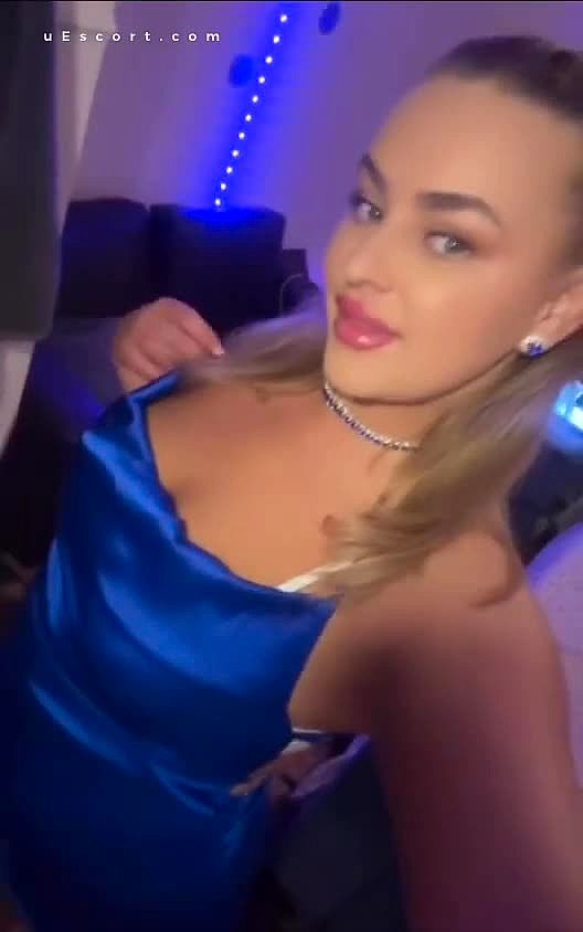 Alenka Video Background