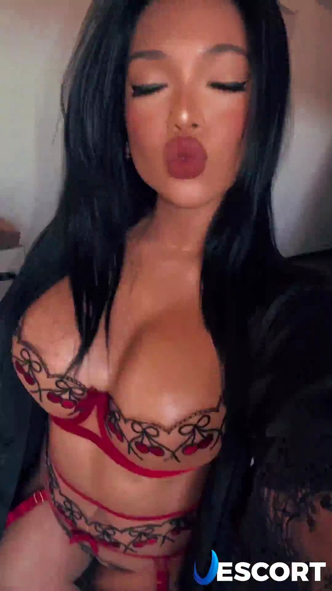 Noa Aliya Video Background