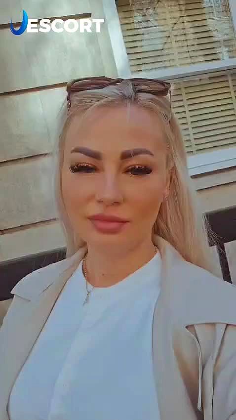 Vanessa - IntimCity Video Background