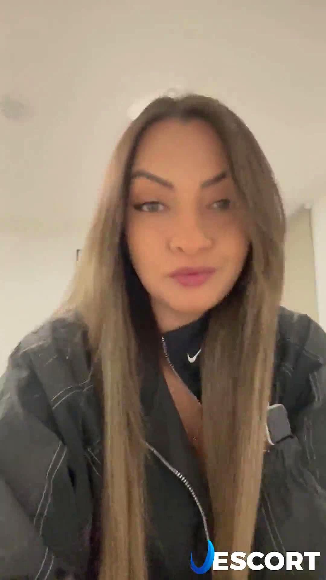 Kassy Brandao Video Background