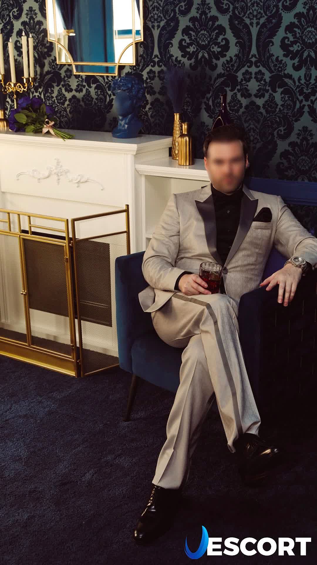 Lloyd Beaumont Video Background