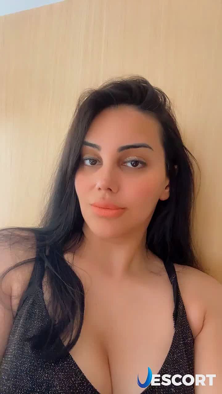 Zeyneb Video Background