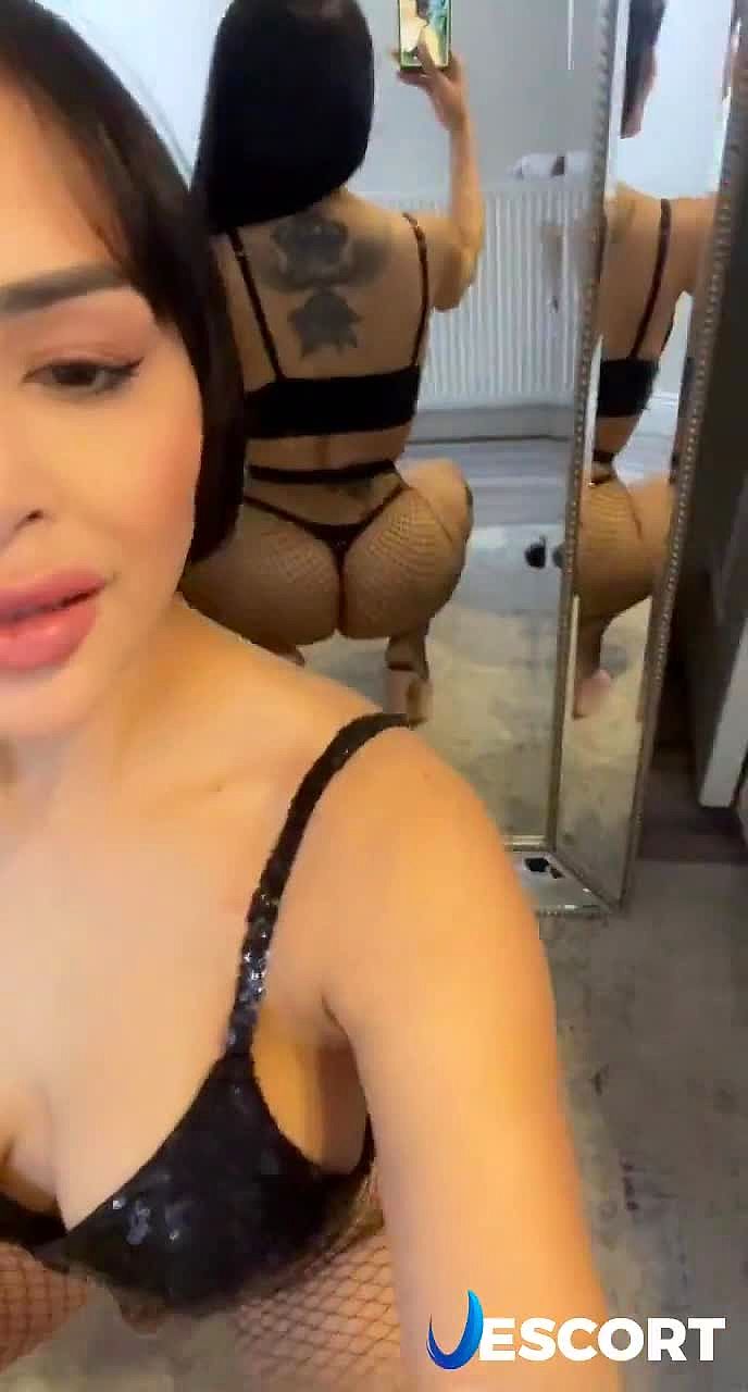 Natalie Lmour Video Background