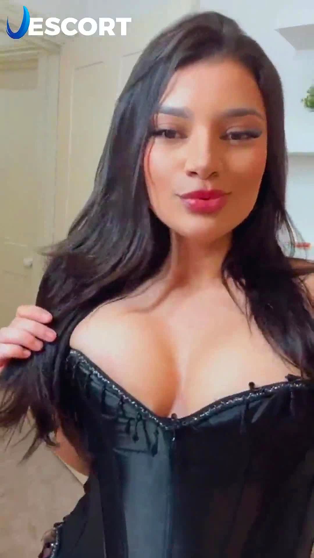 Mia Hot Brazilian Video Background