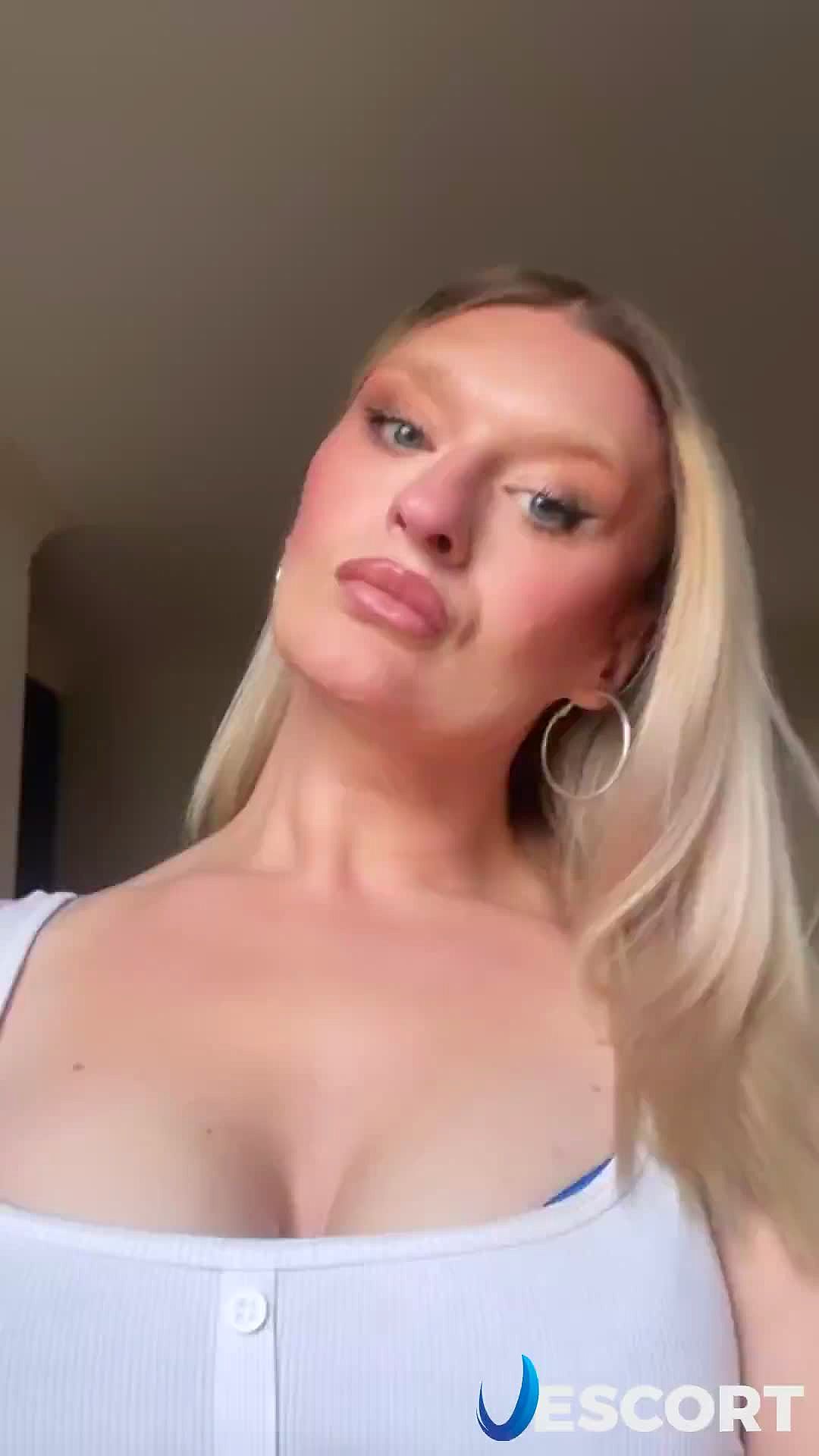 Bella James Video Background