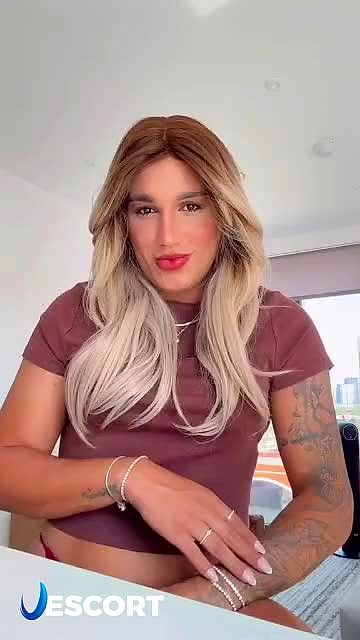 Isabella ribeiro Video Background