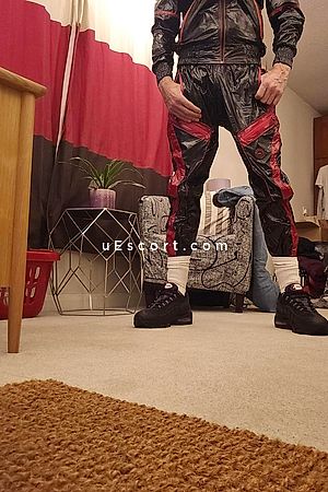 Lthr85 - Wokingham Boy Escorts