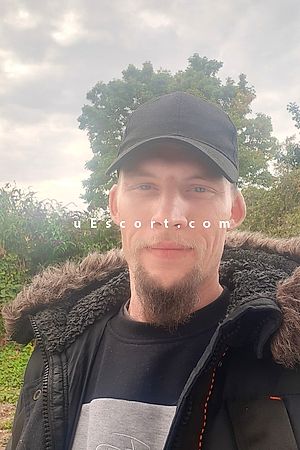 BeardedBi - Male escorts Cambridge