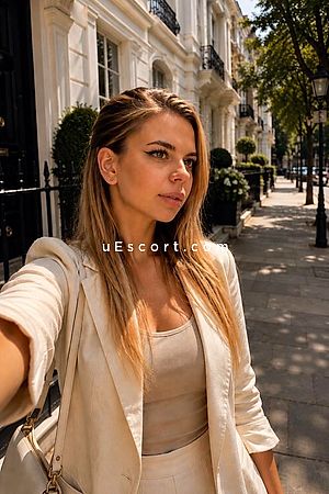 Britney - LEI - London Escorts