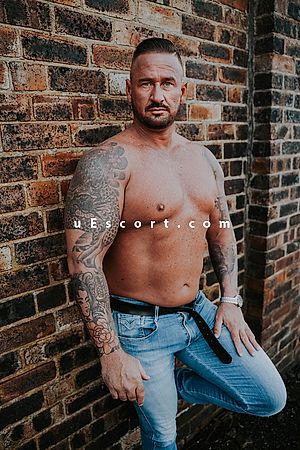 6ft7 South African Man - Male escorts Nottingham