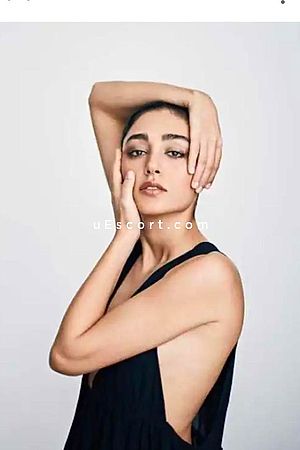 Sarah - Surrey Escorts