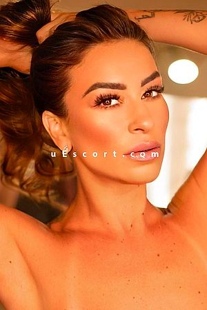 LARA BECKER - Escort girls London