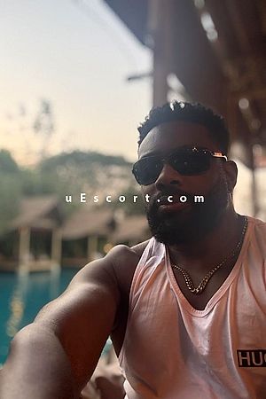 Chocoeyes - Male escorts Essex