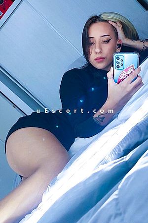 Ednurme - Escort girls London