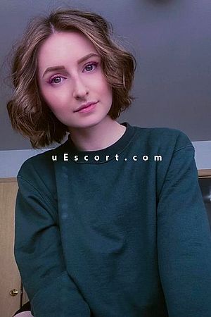Leanne Photo