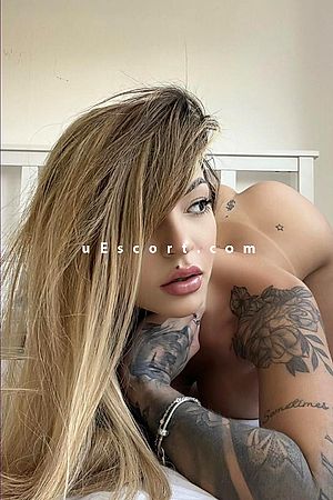 Kariny Rodrigues Photo #2