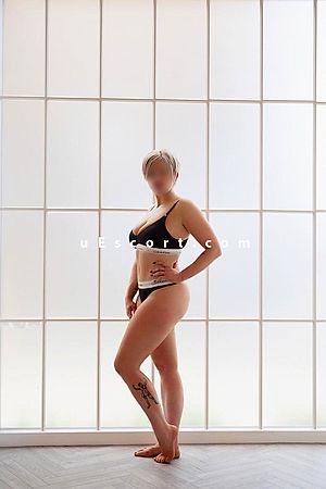 Cora Leigh - Leeds Escorts