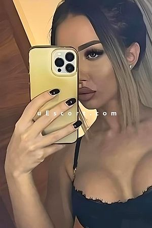 Zara Van Lux Photo