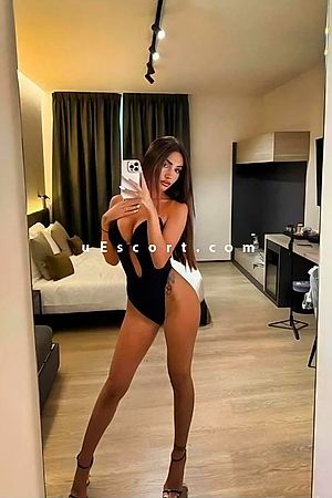 SARAH - Brighton Escorts