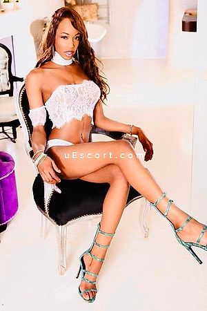 Jasmine - Luton Escorts