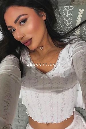 JHULLY - Poole Escorts