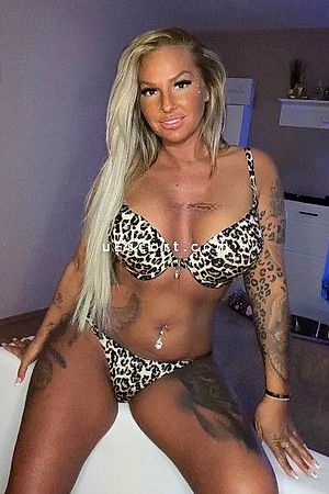 Nia - Belfast Escorts
