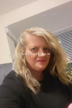 Roxy - Milton Keynes Escorts