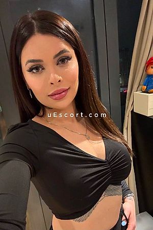 Minola - London Escorts