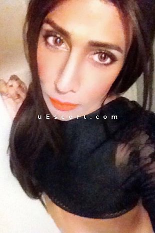 Tranny Ivana Diamond Smoking - Trans Escorts in London - uEscort