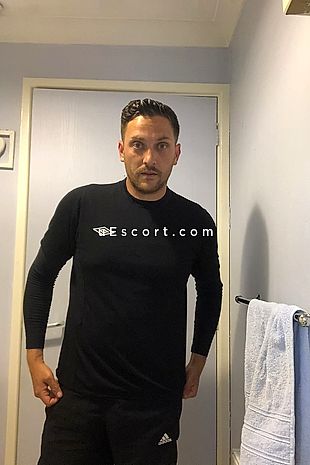 Male escorts Tommy valentine in Surrey - uEscort